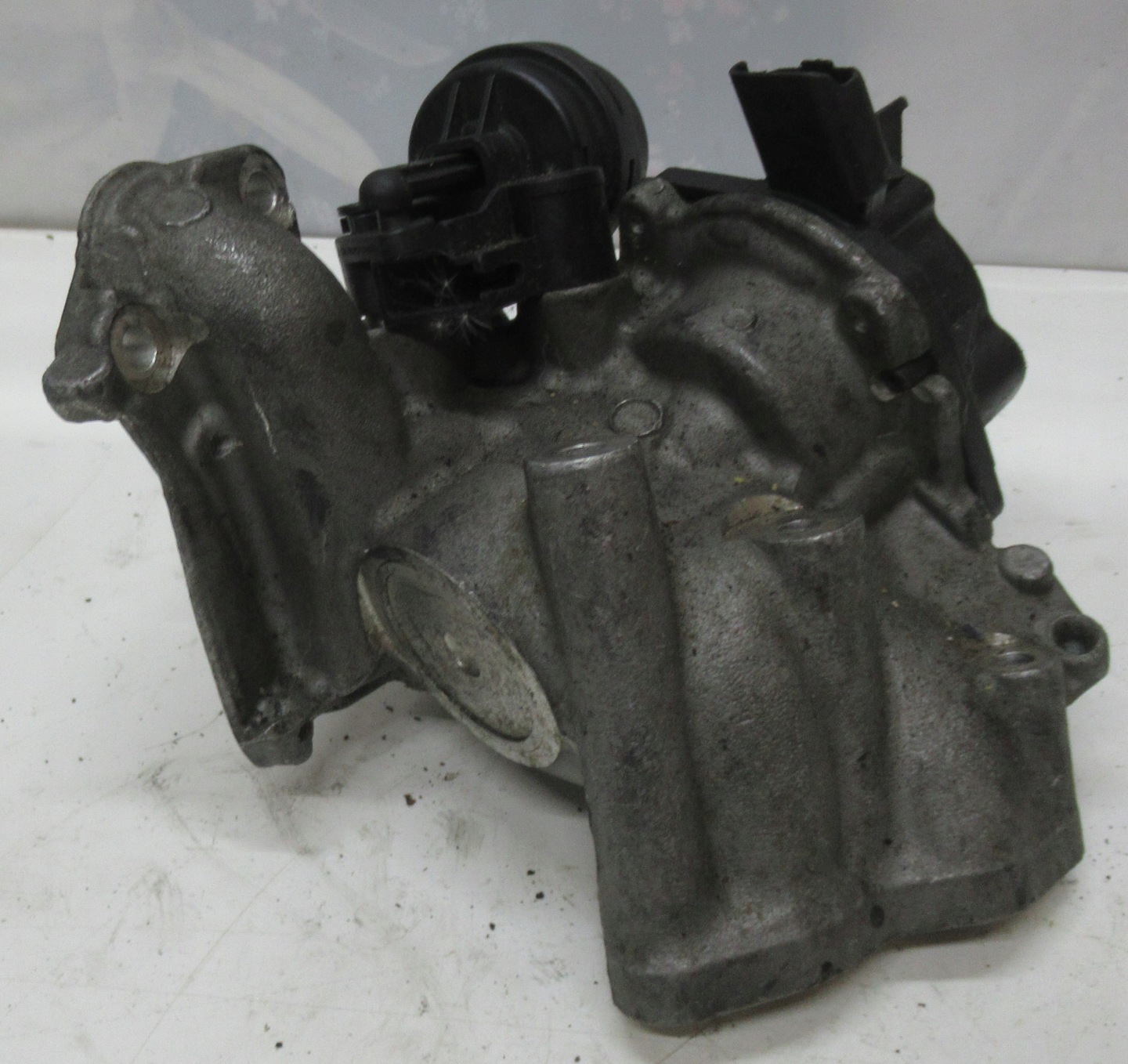 FORD KUGA EGR valve 30725888