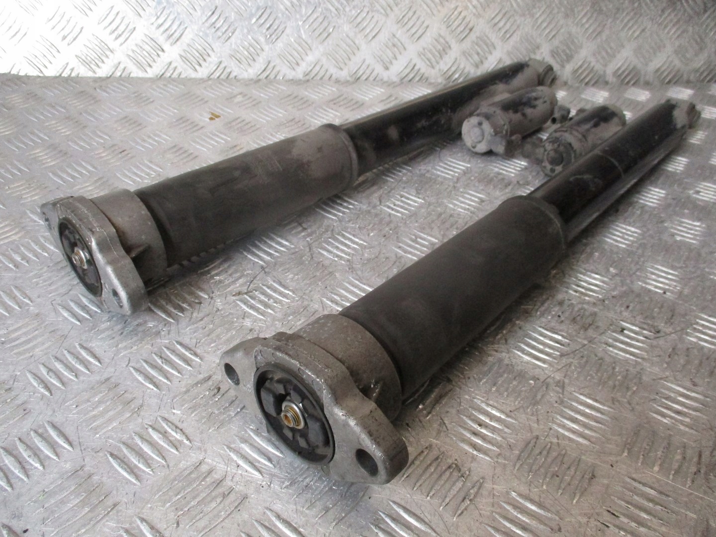 Stoßdämpfer Stoßdämpfer MERCEDES E KLASA 213 heck