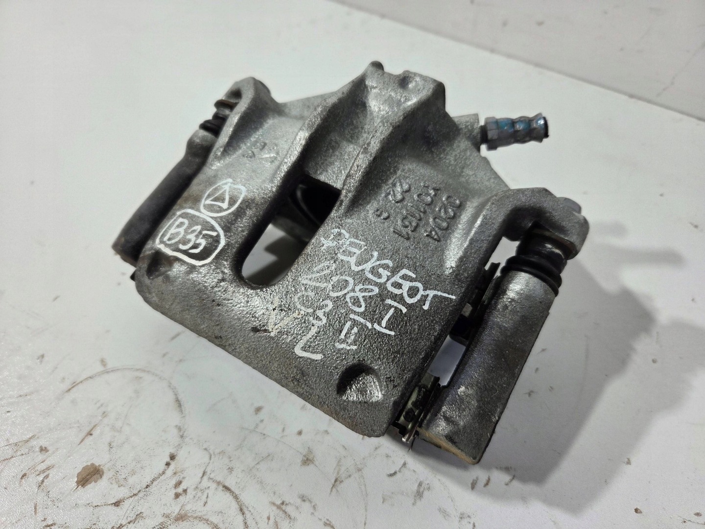 Peugeot 208 and caliper brake front left 0204Y01131 (B35)