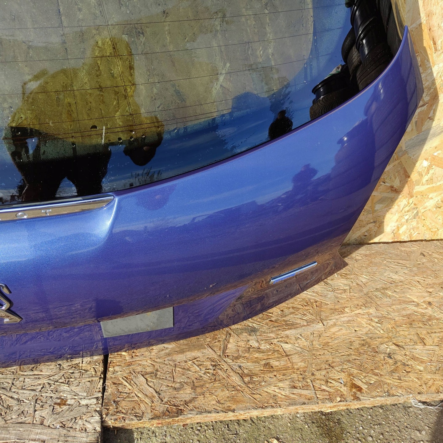 trunk door boot rear part Peugeot 208 and