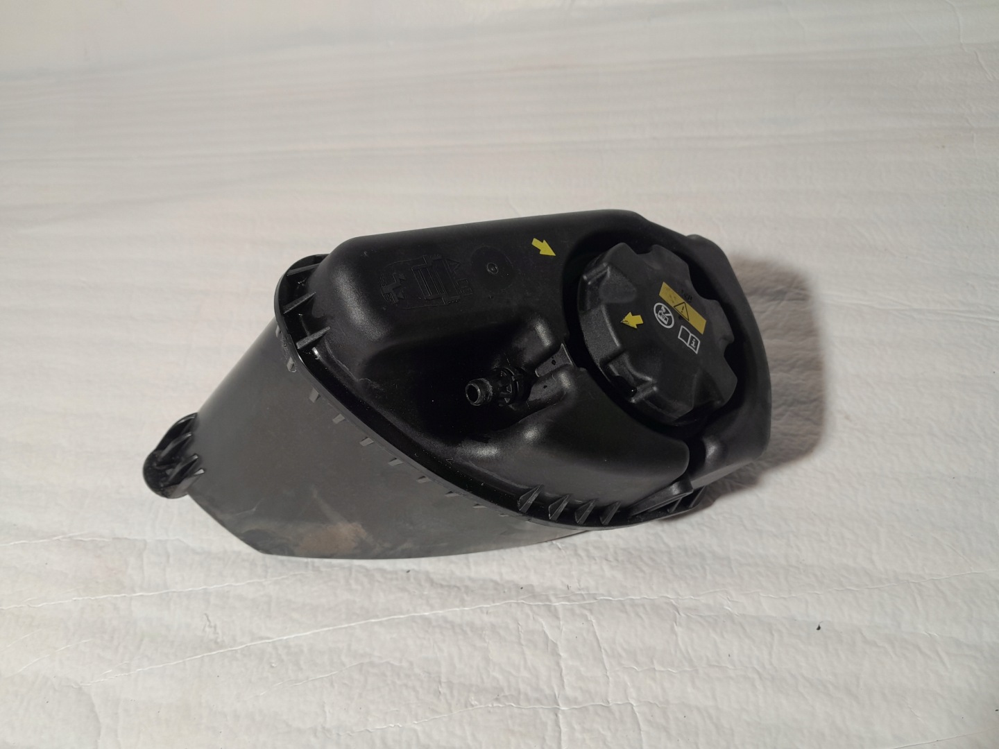 BMW 7' G11 LCI Réservoir eau 9846642