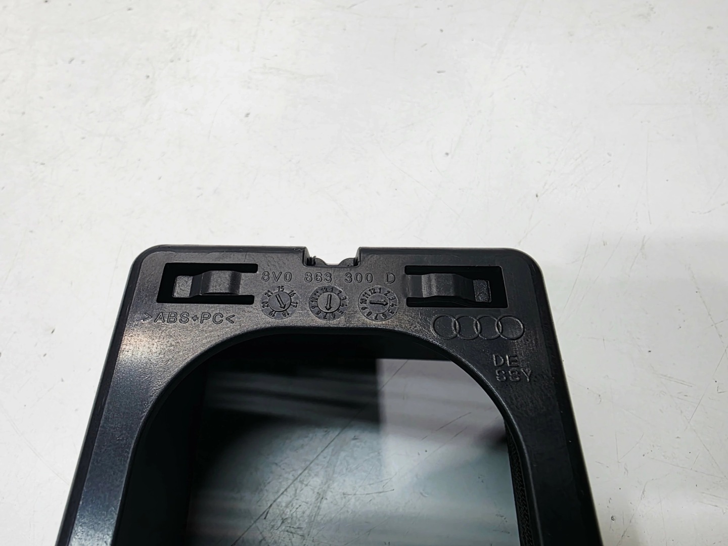 passenger compartment plato TUNELU bracket LADOWARKI AUDI A3 8V 8V0863300D