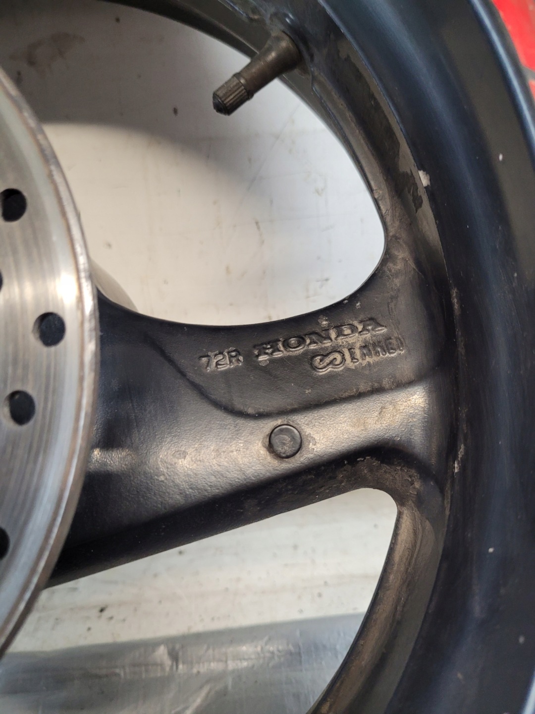 disk záď 17" HONDA CB 600 F PC34 98-03r.