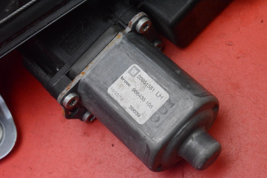 window regulator left front EU 13260137 OPEL ZAFIRA C TOURER 12-16