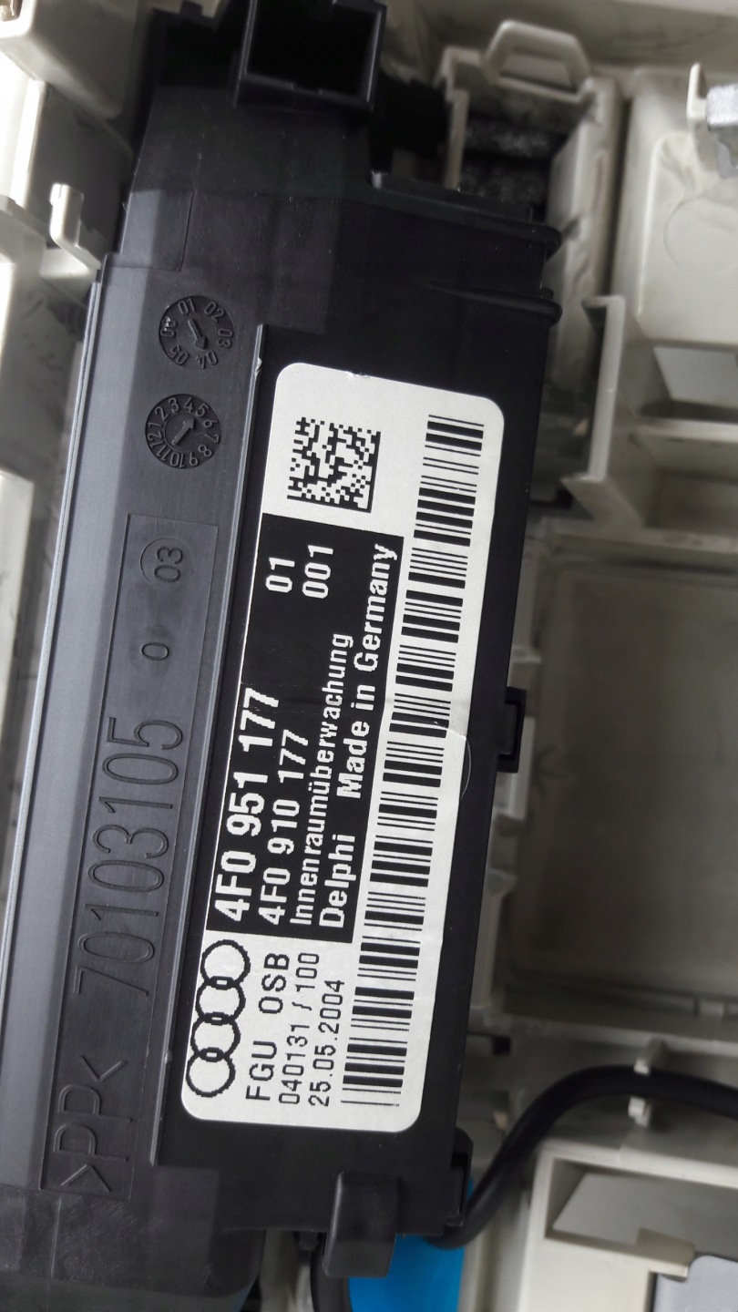 AUDI A6 C6 OSWIETLENIE cabs light 4F0951177