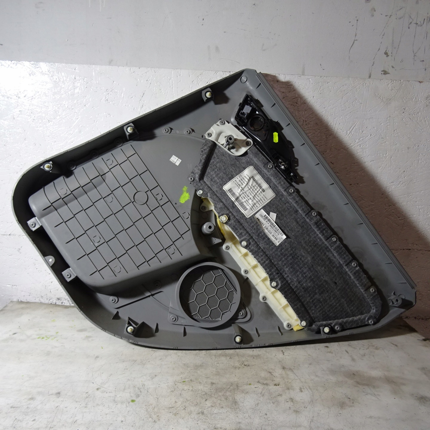 SKODA YETI upholstery door left rear part