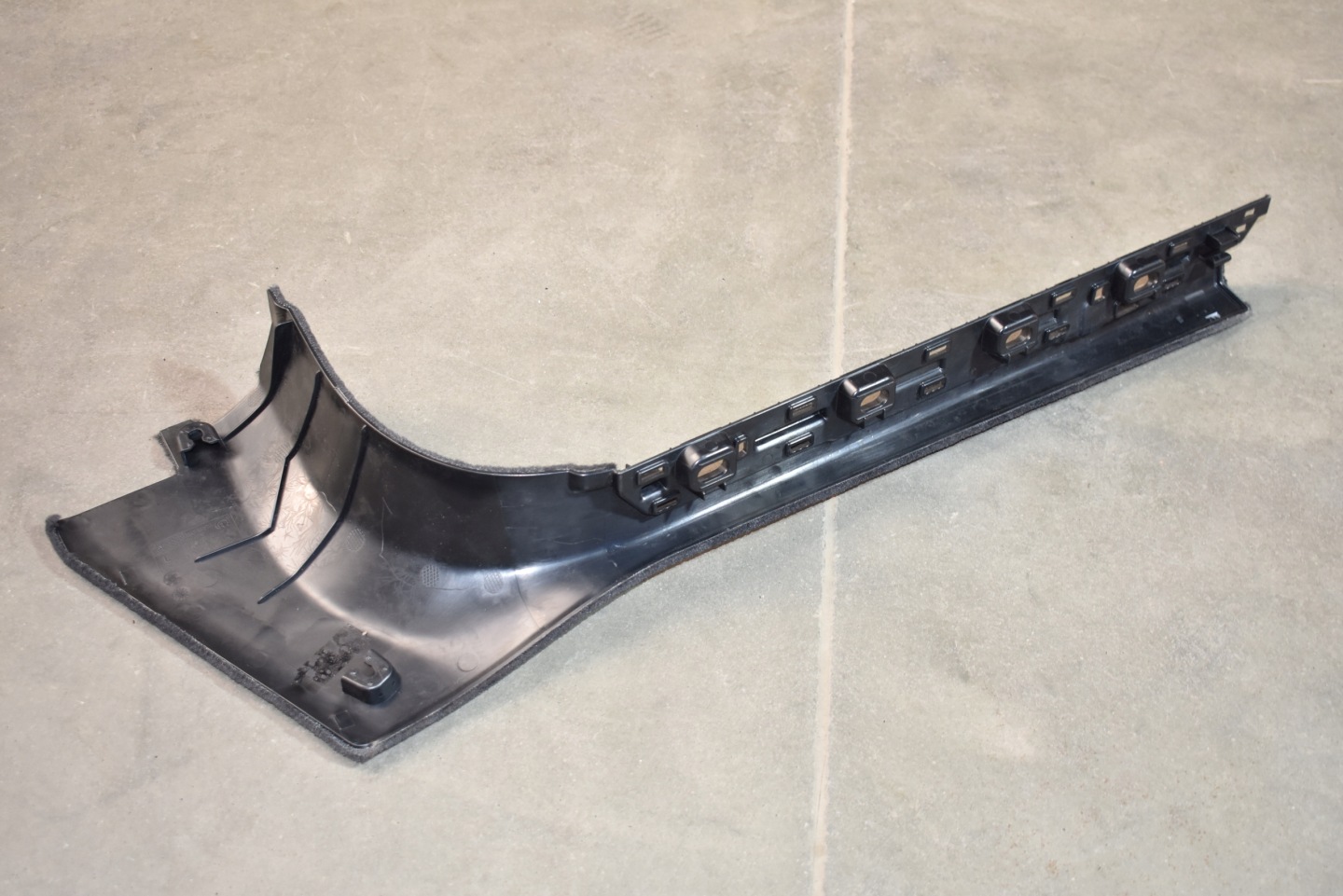 IDEALNA moulding threshold left SLUPKA A BMW G70 1