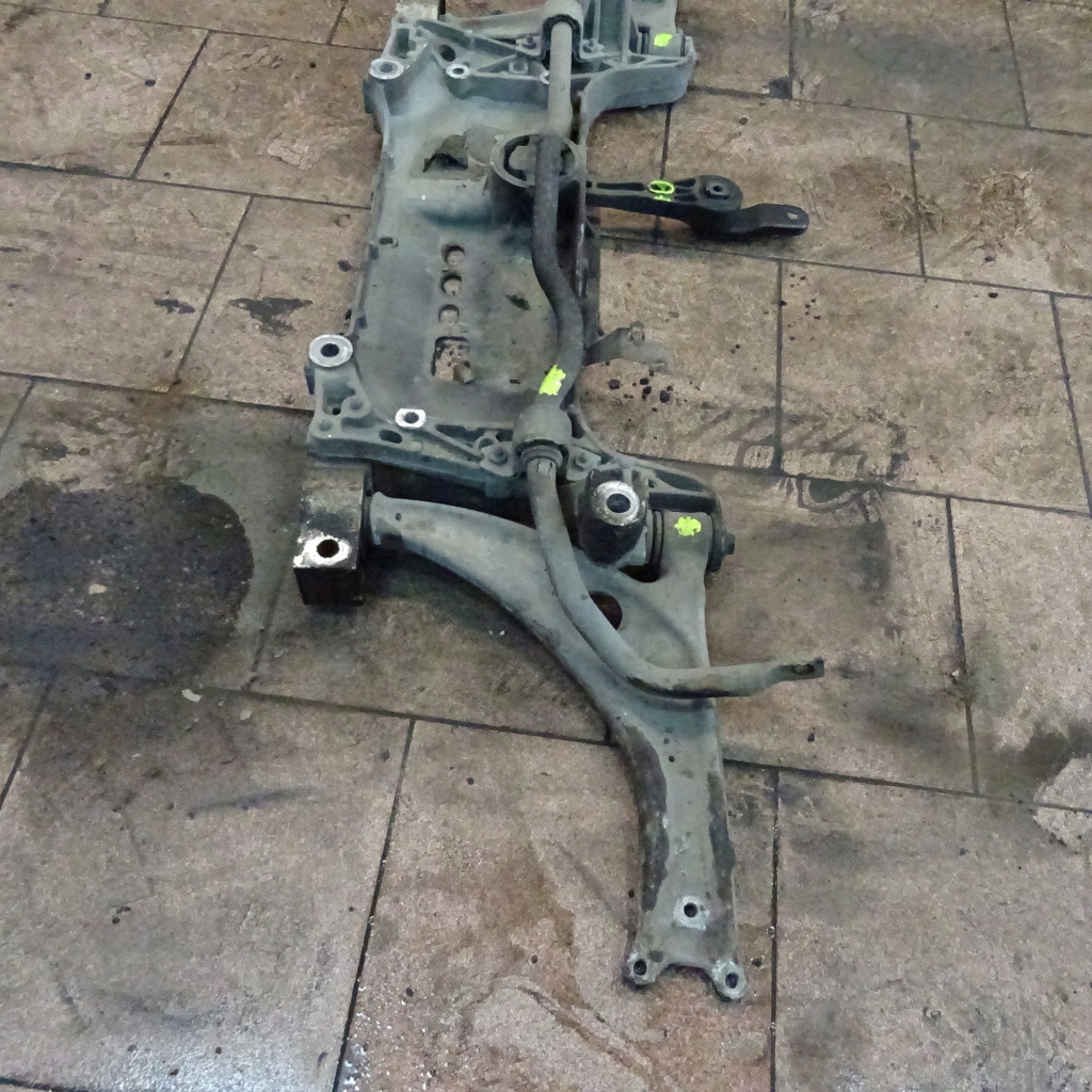 VW PASSAT B6 2.0TDI TRAWERS axle beam