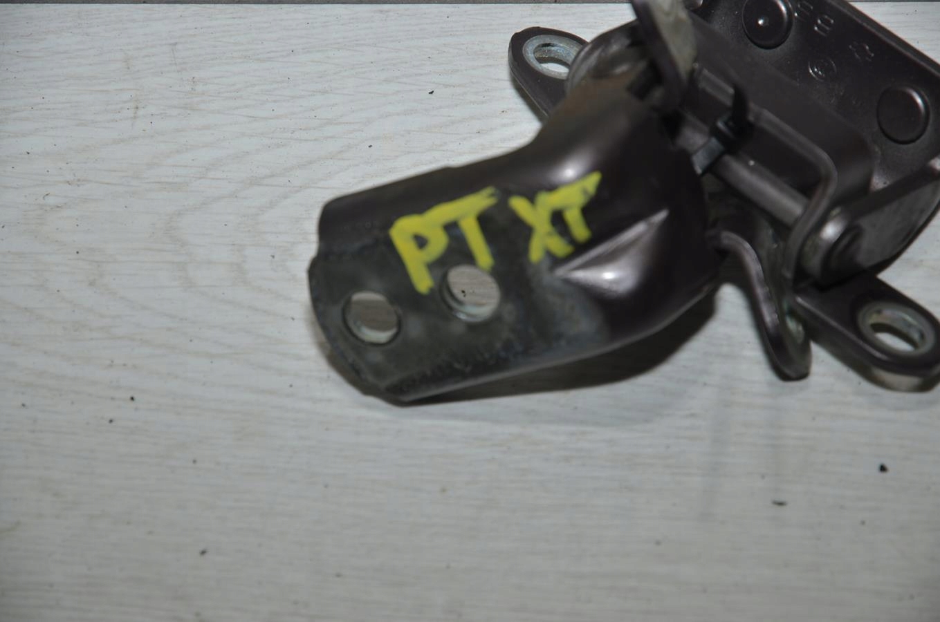 hinge door right rear part Nissan X-Trail t31
