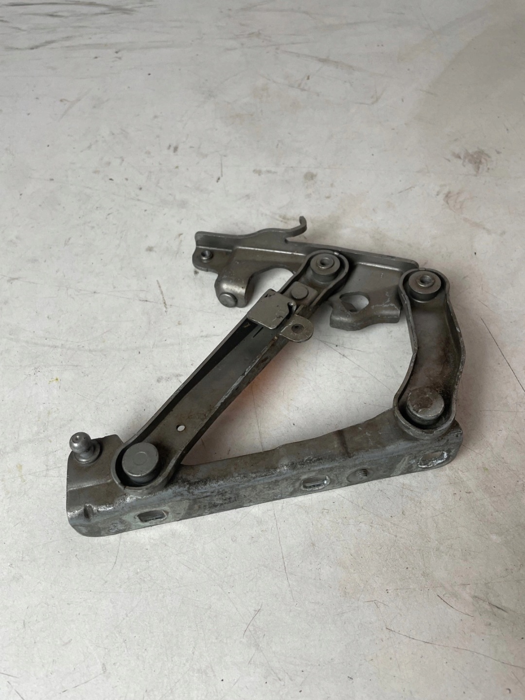 hinge bonnets front front right Mercedes E klasa W211 CLS W219