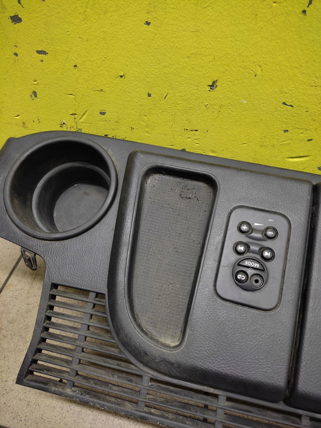 LAND ROVER DISCOVERY III passenger compartment boot left ESJ501010