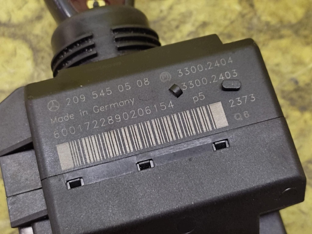 MERCEDES C class W203 ignition key 2095450508