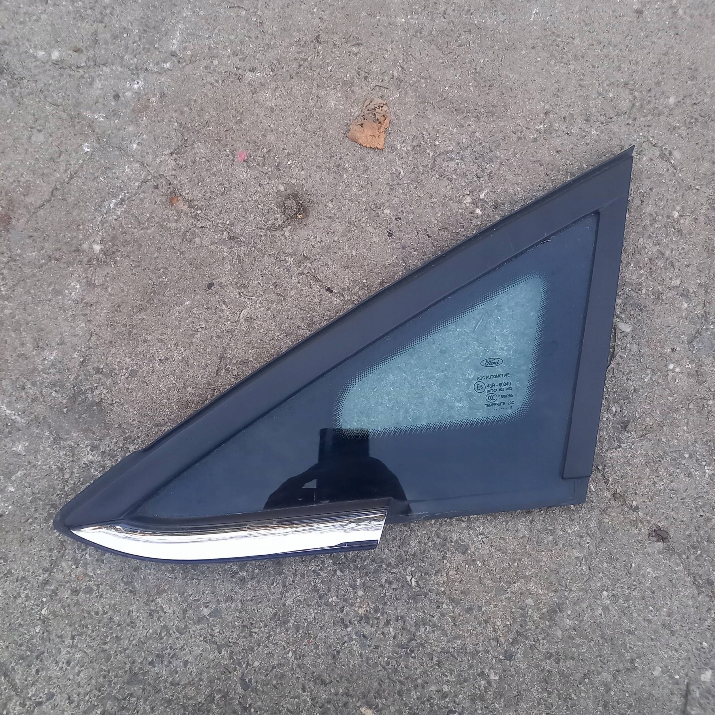 Ford Fiesta MK7 2016 front side left window front bodywork trojkatna