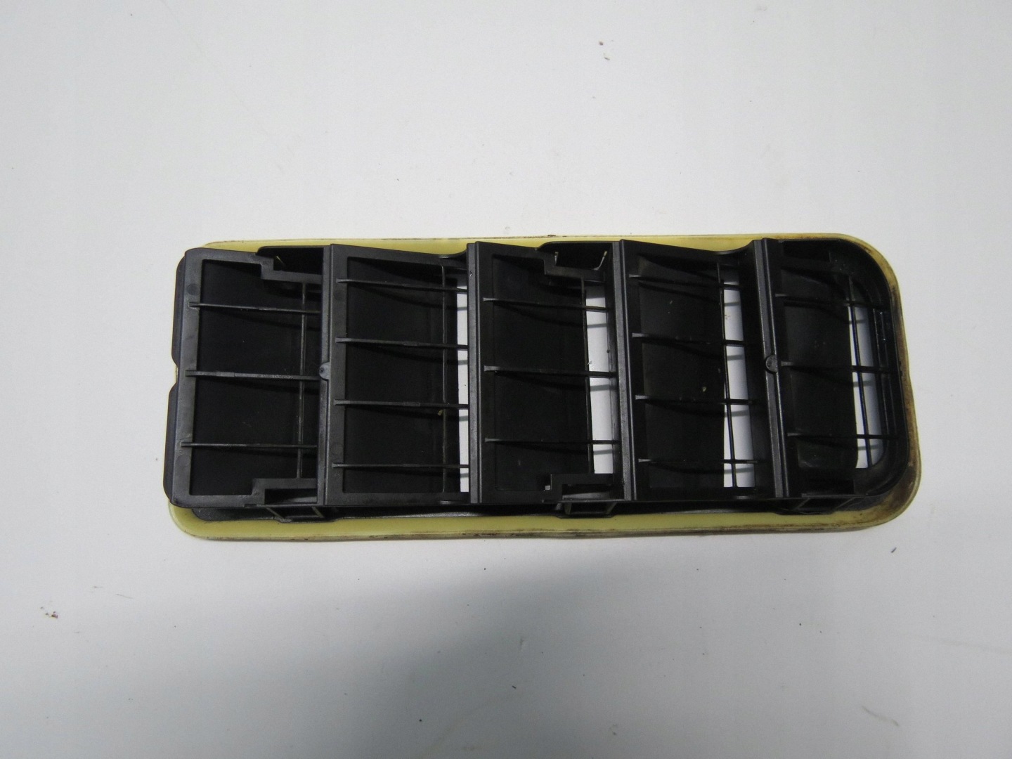 grid WENTYLACYJNA boot VOLVO V60 and S60 II 8623444