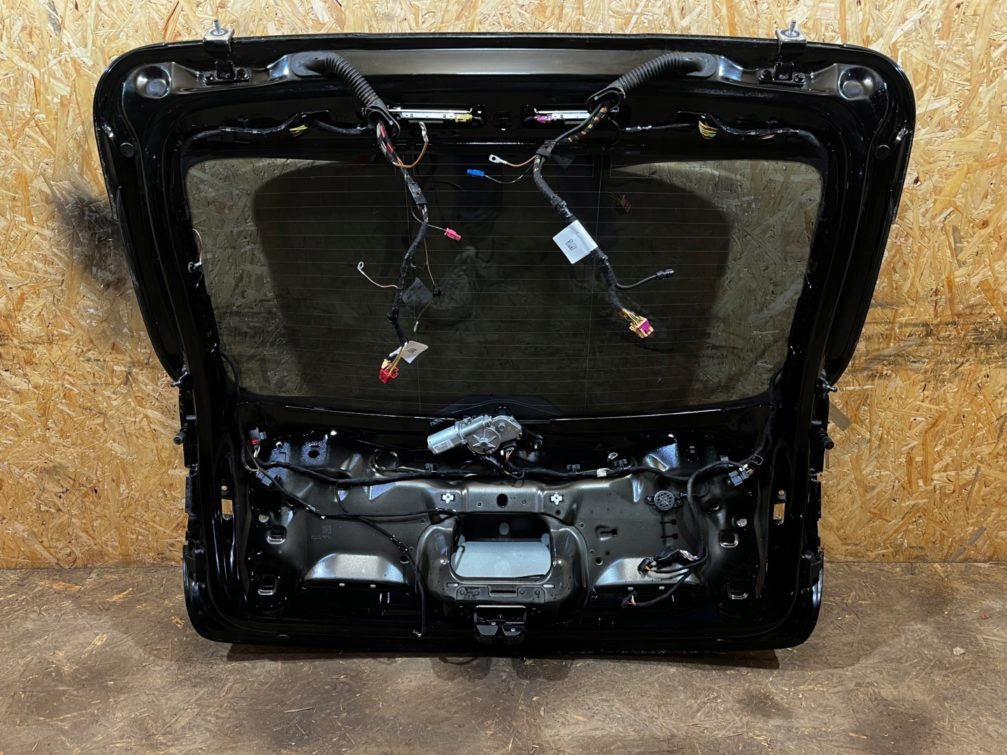 IDEALNA boot doors PORSCHE MACAN W colour 041 AS3 1