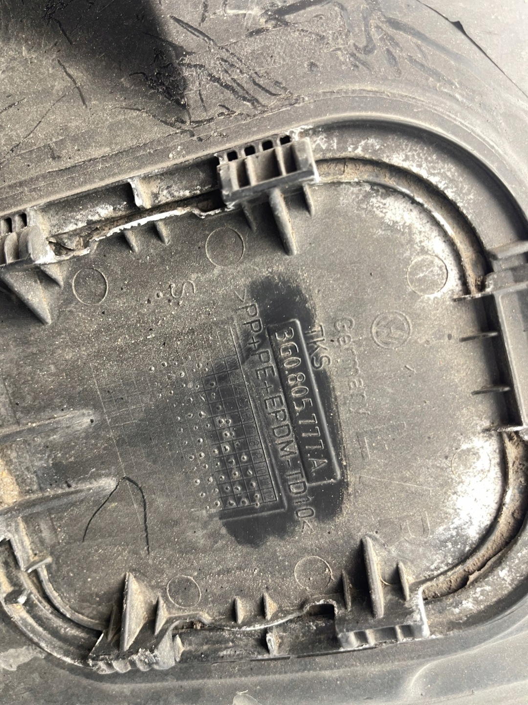 VW PASSAT B8 3G0 mudguard right front front 3G0805970F 3G0805912Q