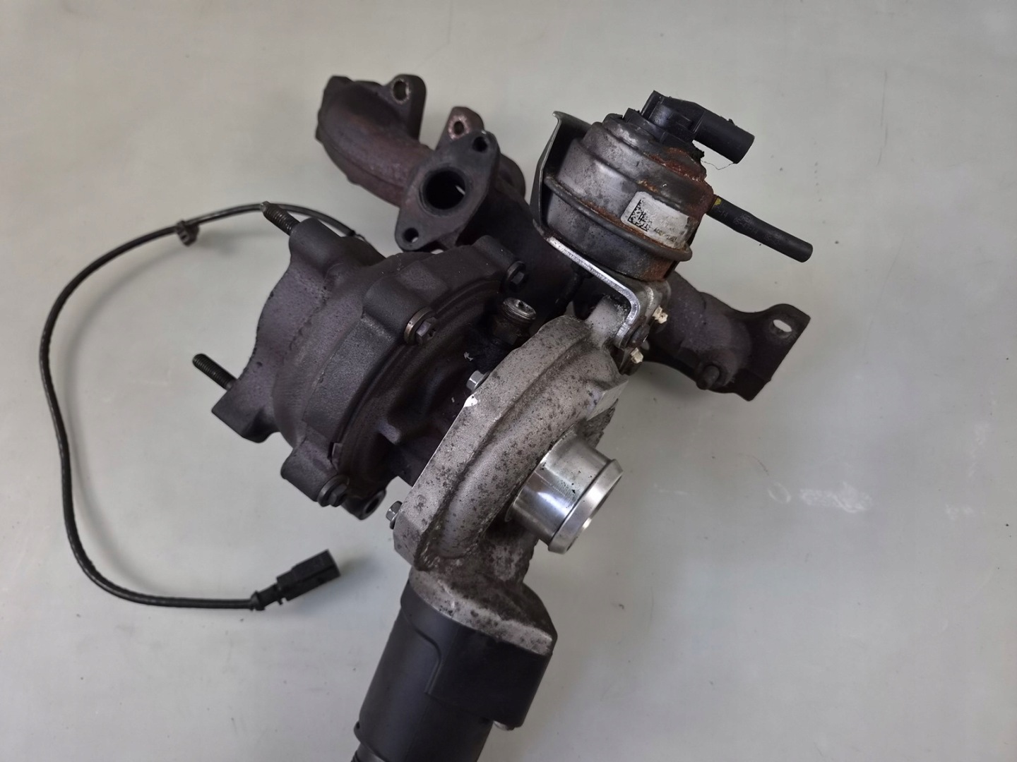 turbo header pipe turbo turbina AUDI A4 B8 2.0 TDI a5 a6 a7
