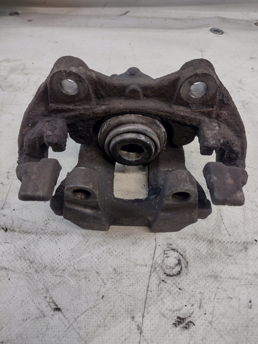 caliper brake jarzmo left rear part Mercedes W211 1,8 compressor; sedan