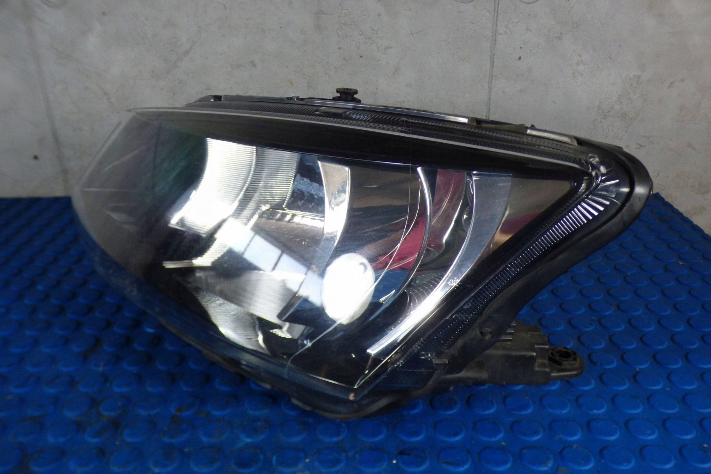 Skoda Fabia III reflektor light left original EUROPA 6V1941015C