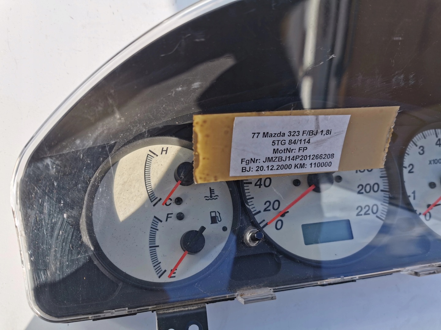 MAZDA 323 1,8B BJ2C dials clock original