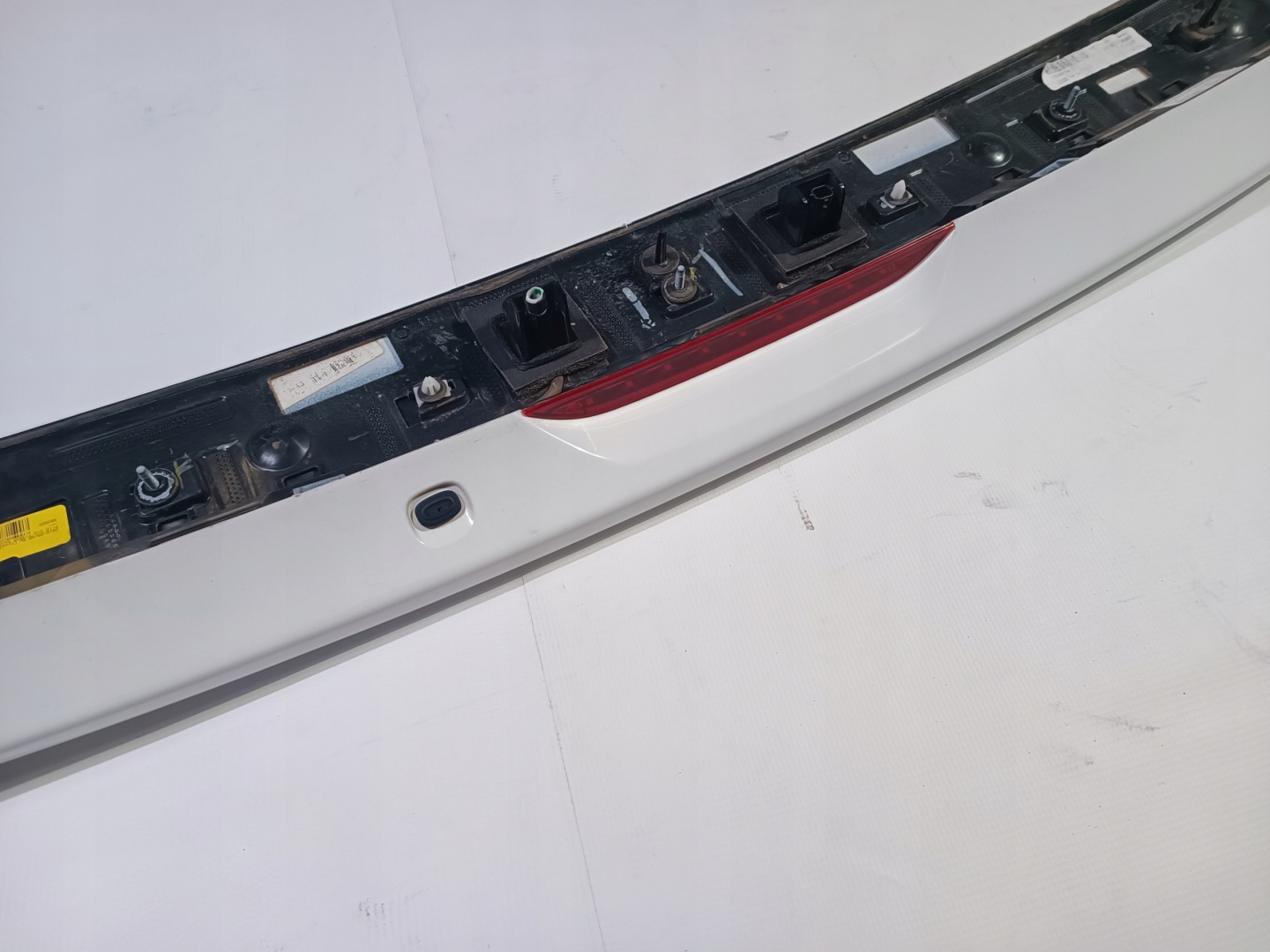 Lotka spoiler bonnet boot stop PW7 Chrysler Pacifica 2017