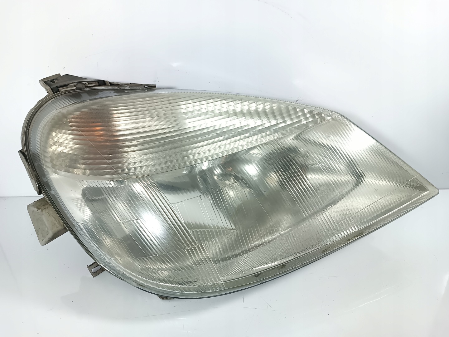 Mercedes Vaneo W414 01-05 REFLEKTOR light right front front 0301189202