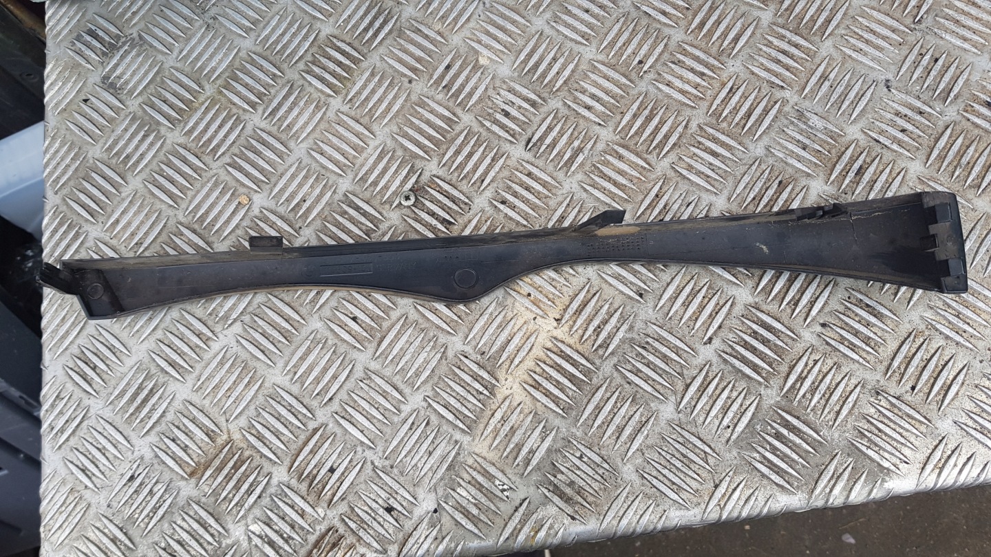 BMW E46 moulding below LAMPE left LIFT