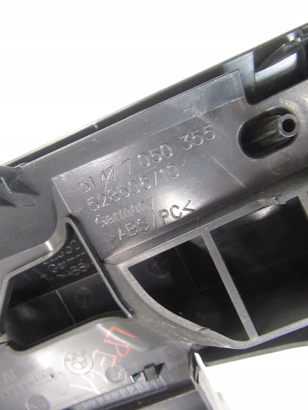 cover boot bracket rolety left BMW e61 KOMBI