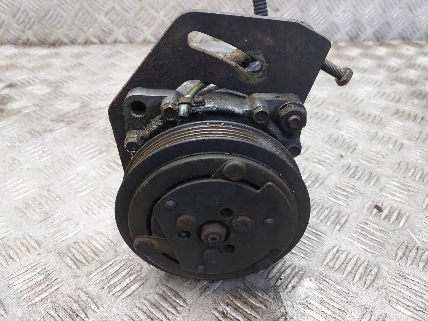 compressor compressor; of the air conditioning CITROEN EVASION/JUMPY and KARAWAN EVASION