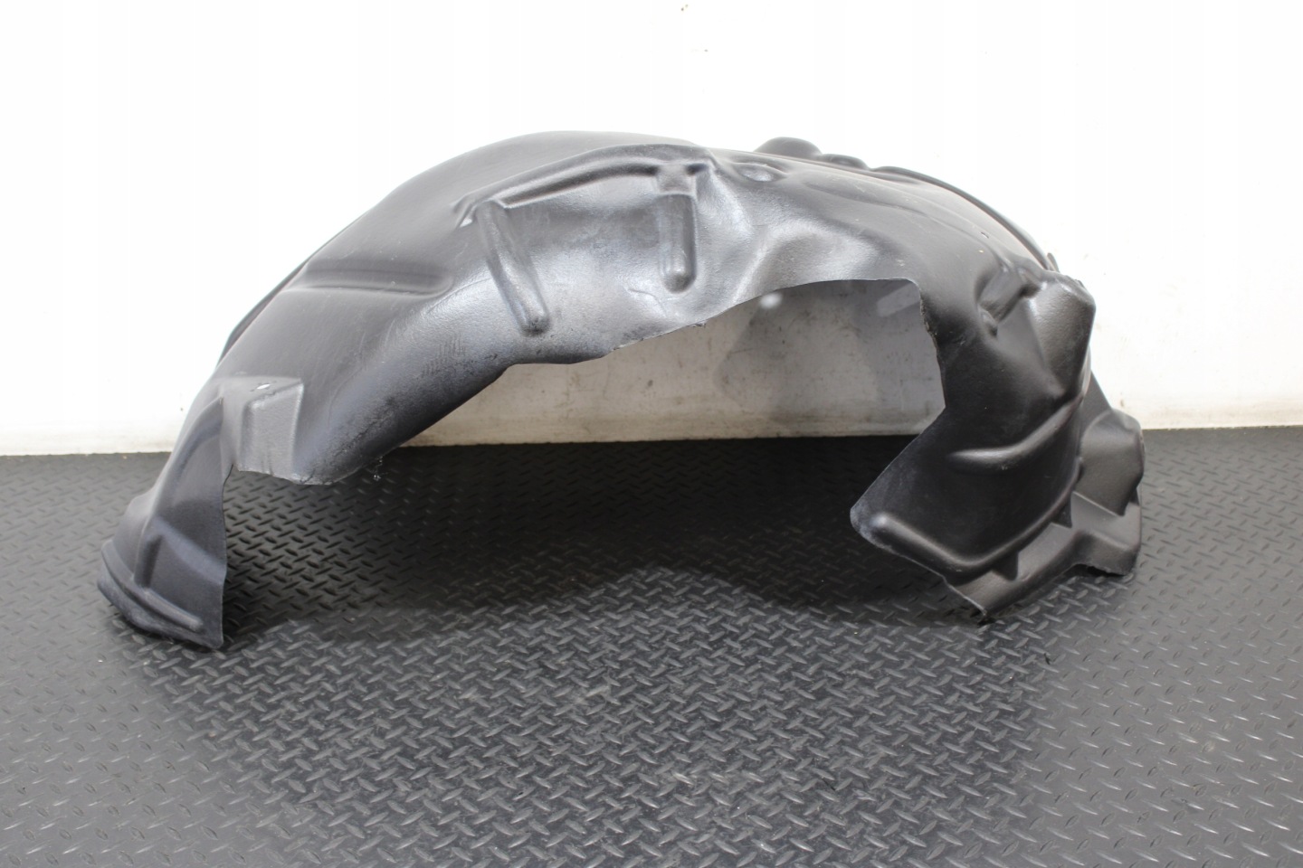 mudguard left front DODGE RAM V 5 68275897AE