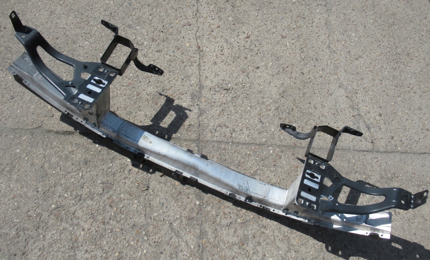 BMW E61 07R support panel for radiators sider WZMOCNIEN front