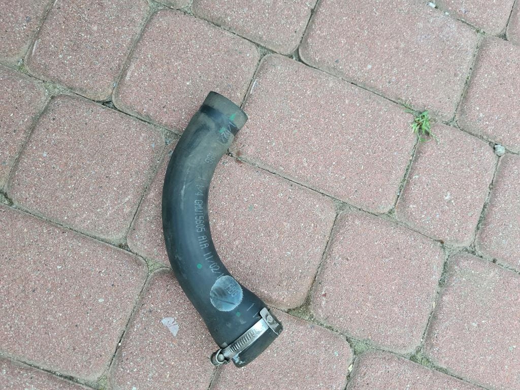 Rohrbogen Behälter des Kraftstoffsbehälters Opel Insignia B 15605