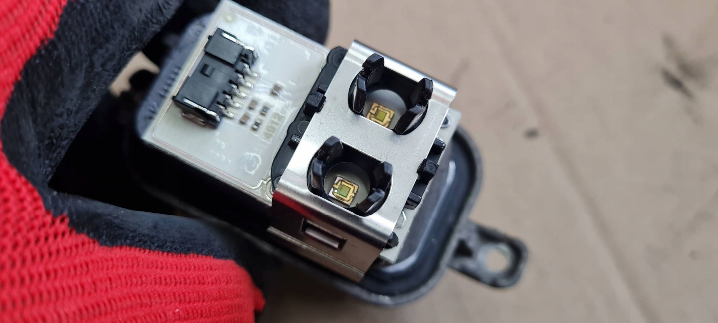 A5 8T S5 LIFT JEZ resistor, rheostat, regulator module lights right front 1305715178