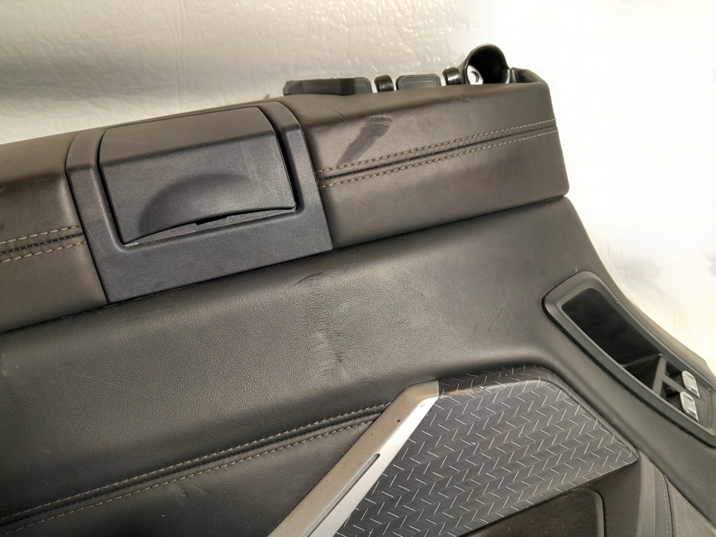 BMW X7 G07 boot upholstery 3 RZEDU SIEDZEN armrest levers
