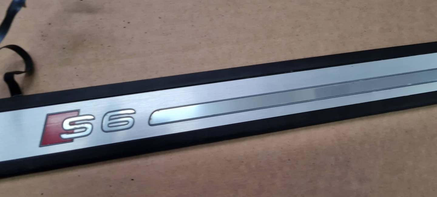 S6 C7 4G moulding cap threshold PODSWIETLANA LED right front 4G0947424H