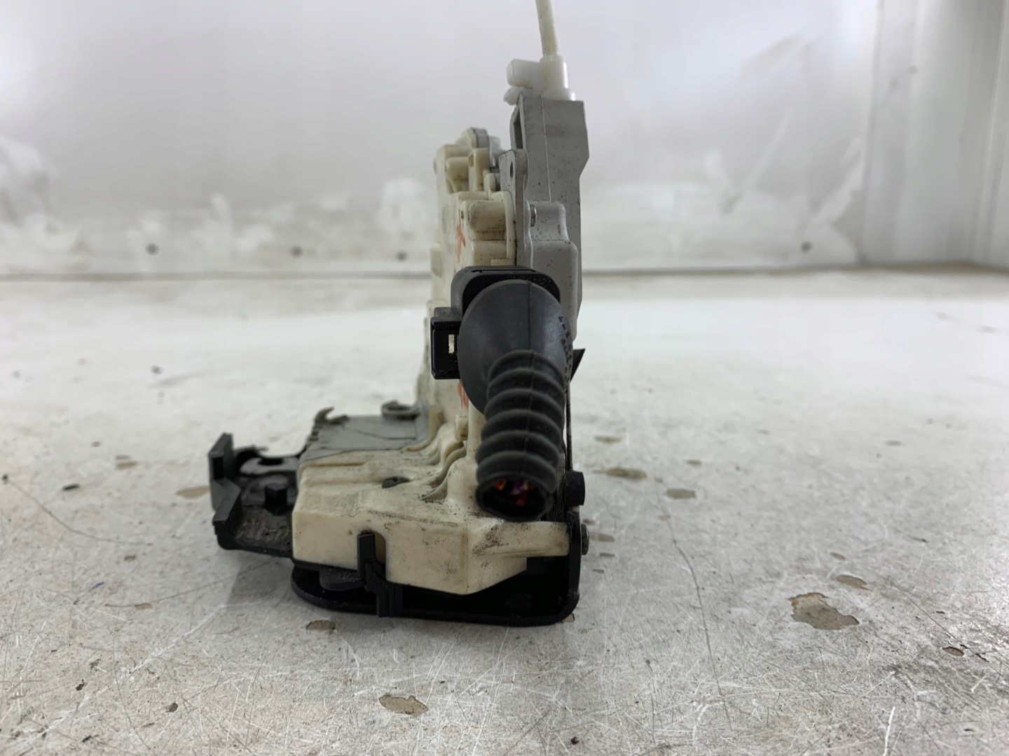 AUDI A4 B7 lock door right rear part 8E0839016AA