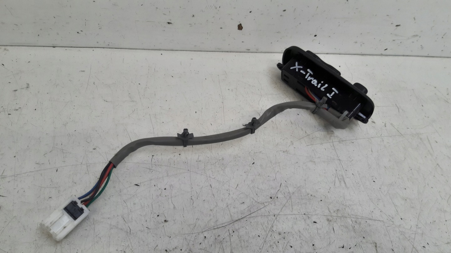 Panel control seat right Nissan X Trail T30