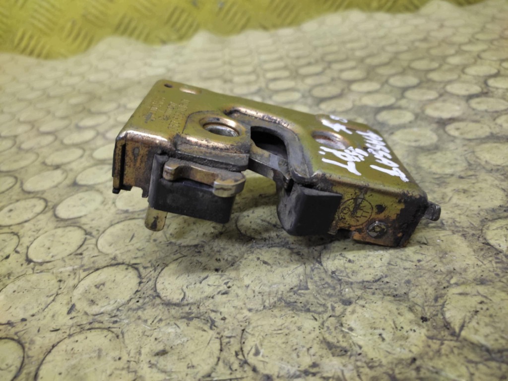 VW PASSAT B4 lock door right rear part 357839016D
