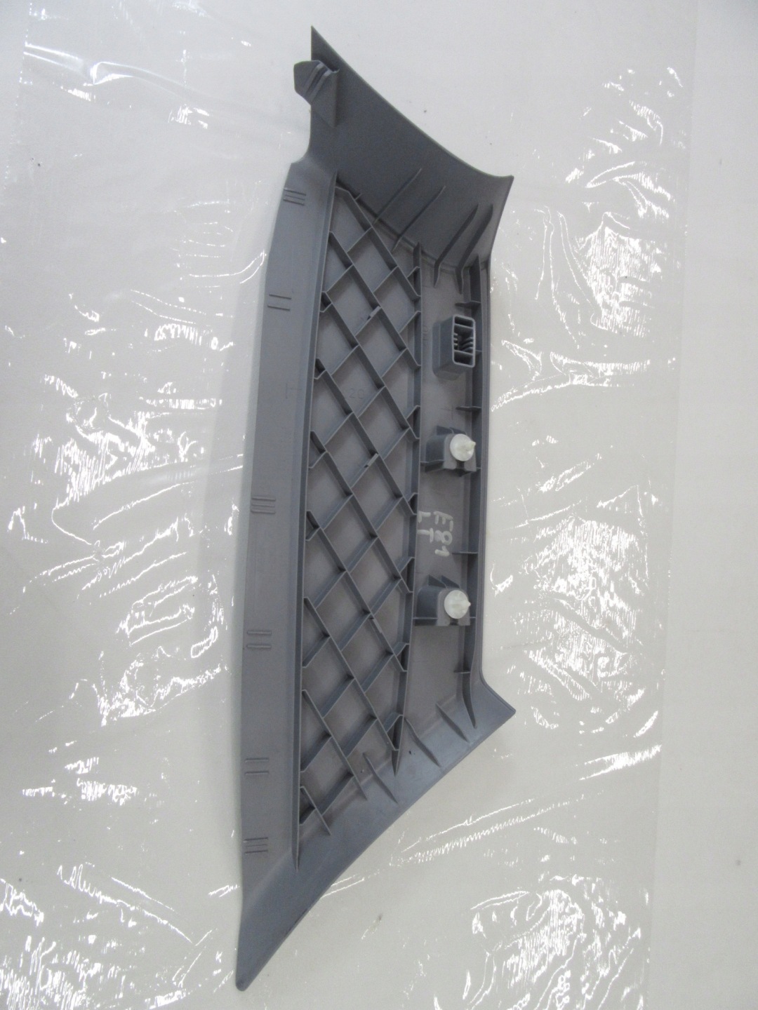 cover slupka B left front BMW e81