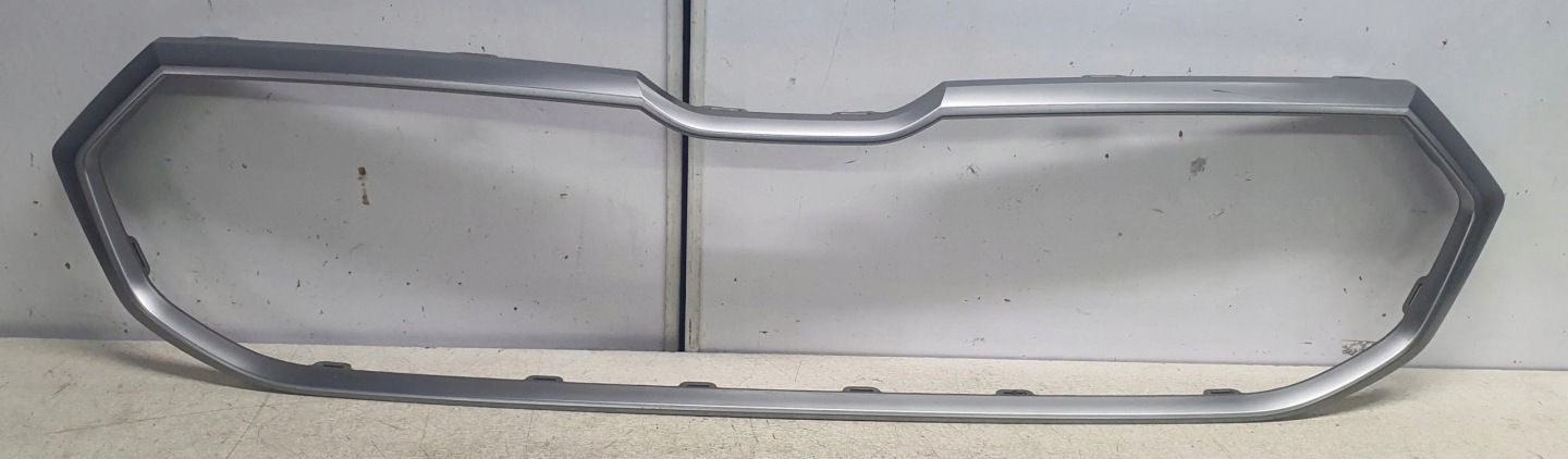 grill grille radiator front SKODA SUPERB III LIFT satyna