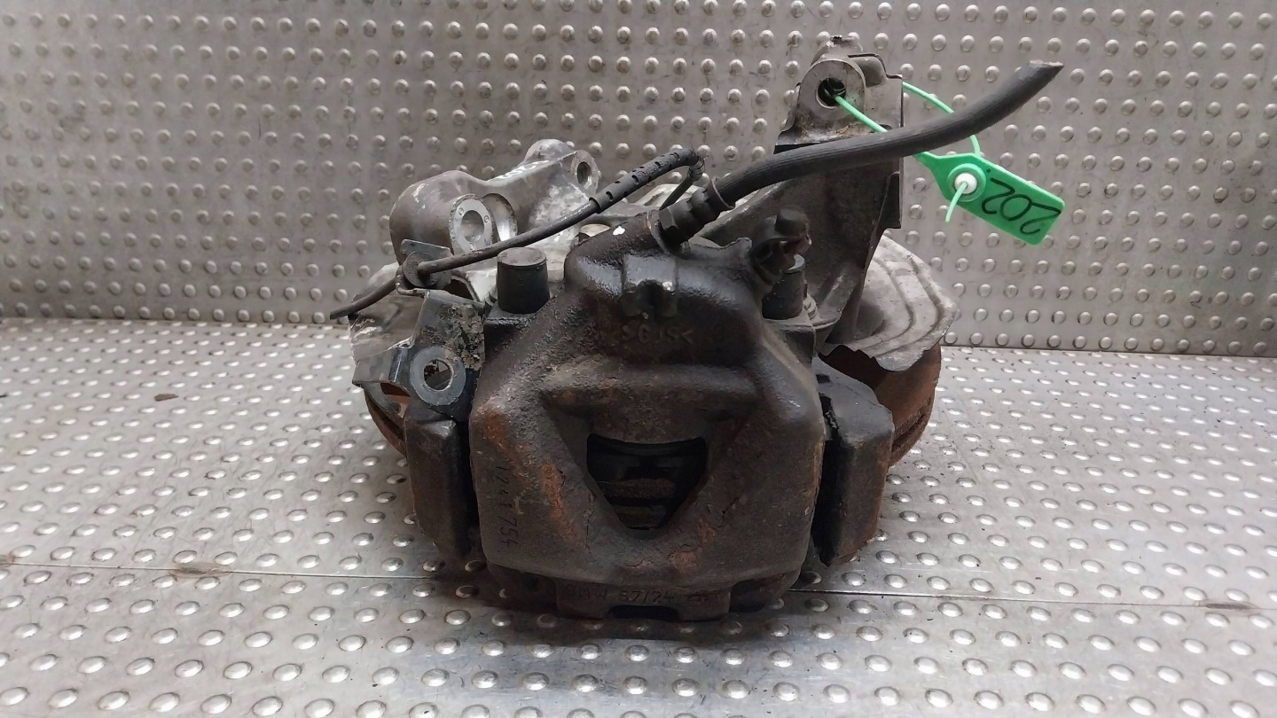 swing of the pivot caliper right front 6764444 BMW E90 E91 E92 E93 E81 E82 E87