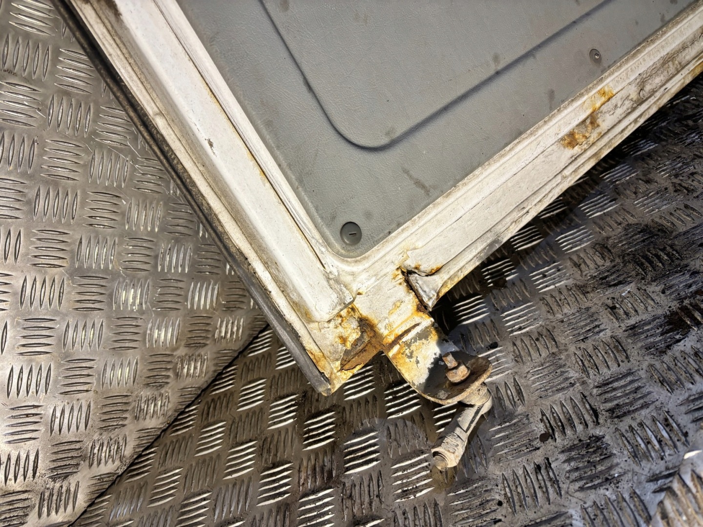 door right rear. ISUZU TURQUOISE AUTOBUS