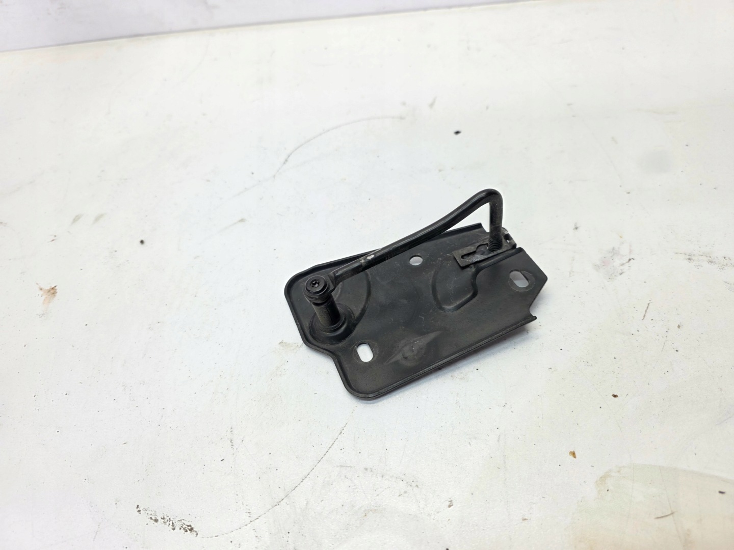 RYGIEL bonnet latch lock right AUDI A6 C8 4K0823186C
