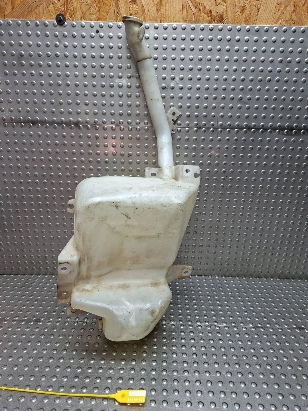 washer fluid tank MITSUBISHI L200 06- HLC-37054