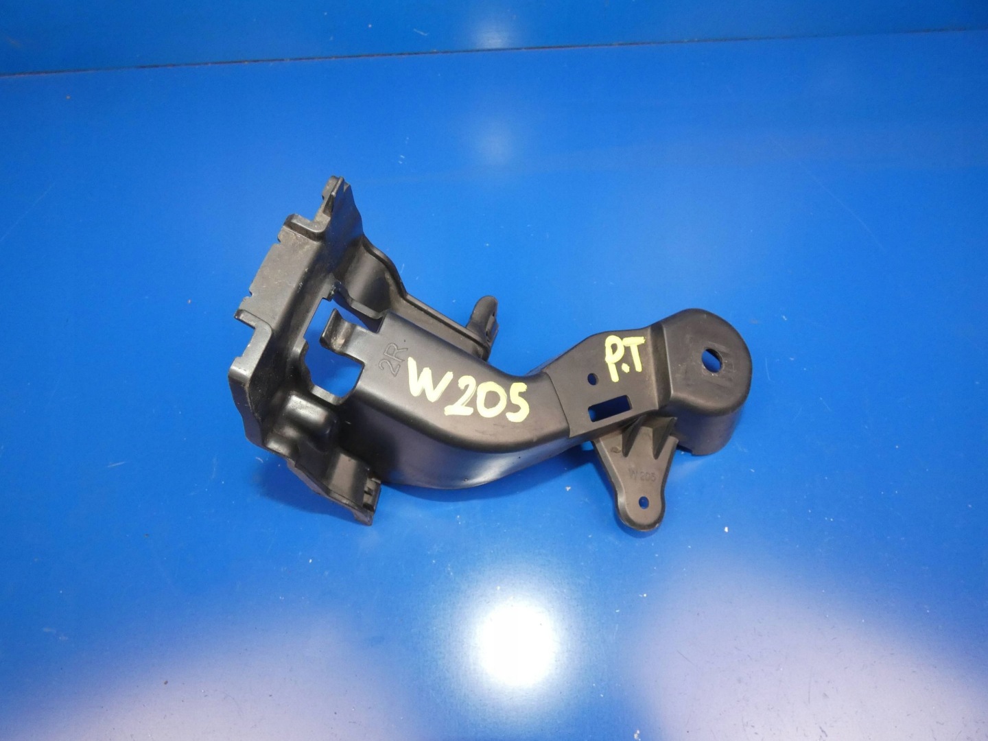 MERCEDES C W205 bumper bracket holder bracket console right rear part sedan