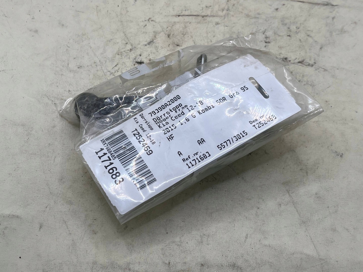 KIA CEED CARENS limiter door 79390A2000 !J