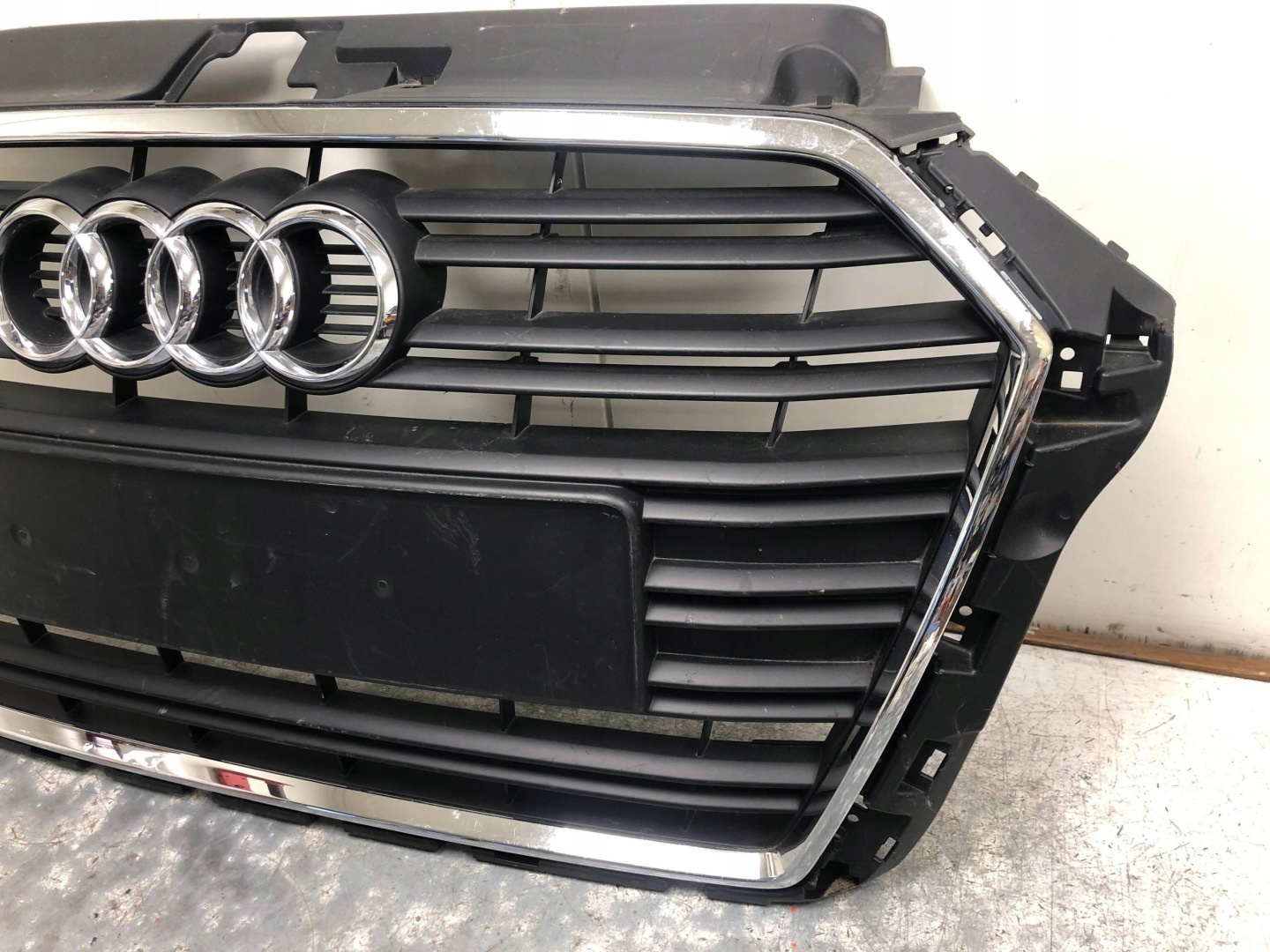 Grill Grill AUDI A3 8V SB LIFT 8V3853651AA