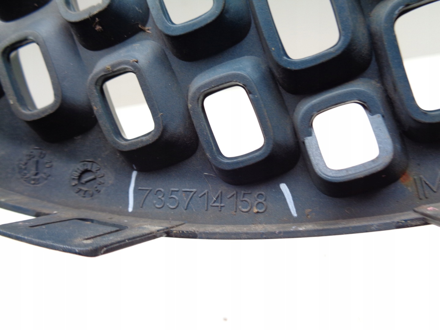 grid of a bumper left HONDA CRV V 19