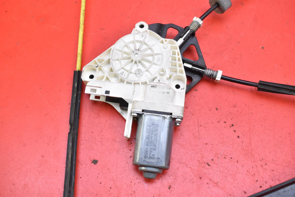 window regulator right front EU 8K0959802B AUDI Q3 8U 11-14