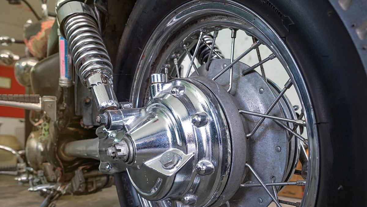 Obľúbeným riešením, no využívaným hlavne u veľkých a ťažkých motocyklov, je pohon vrtuľovým hriadeľom